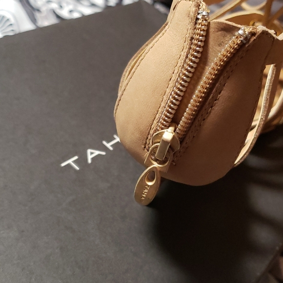 Tahari Tan Leather Heel Shoes - Picture 6 of 7